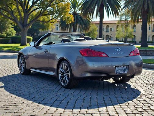 2011 INFINITI G37 Base