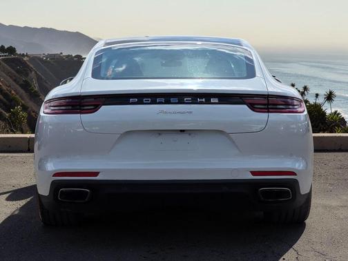 2017 Porsche Panamera 4