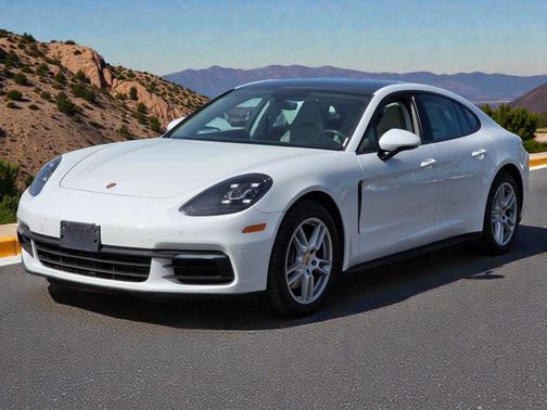 2017 Porsche Panamera 4