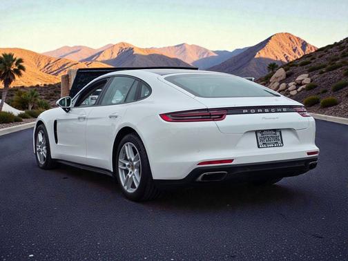2017 Porsche Panamera 4