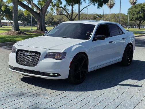 2017 Chrysler 300C Base