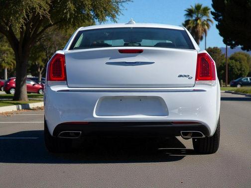 2017 Chrysler 300C Base