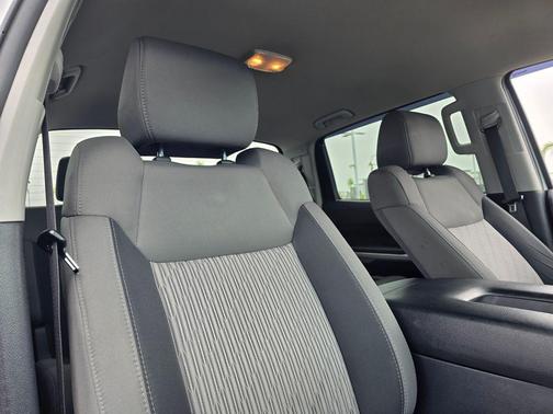 Super White 2017 Toyota Tundra SR5
