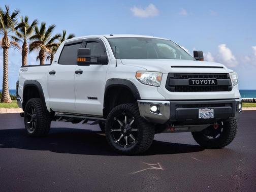 Super White 2017 Toyota Tundra SR5
