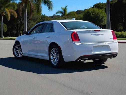 2017 Chrysler 300C Base