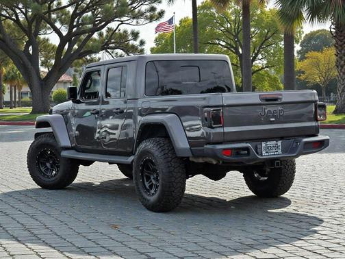 2022 Jeep Gladiator Overland