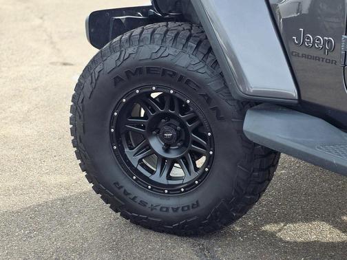 2022 Jeep Gladiator Overland