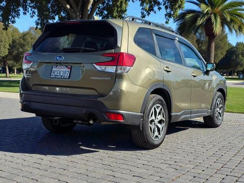 2022 Subaru Forester Premium
