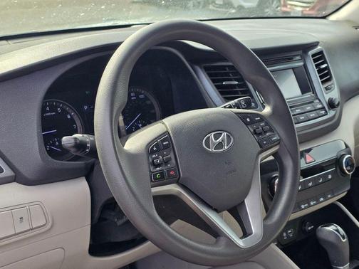 2018 Hyundai TUCSON SE