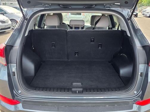 2018 Hyundai TUCSON SE