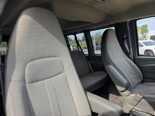 2011 Chevrolet Express 2500 LS