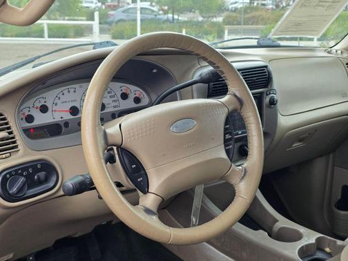 Pueblo Gold Clearcoat Metallic 2004 Ford Explorer Sport Trac XLT