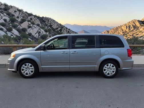 Billet Silver Metallic Clearcoat 2014 Dodge Grand Caravan AVP/SE