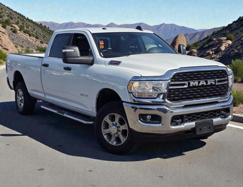 Bright White Clearcoat 2024 RAM 2500 Big Horn Crew Cab 4x4 8' Box