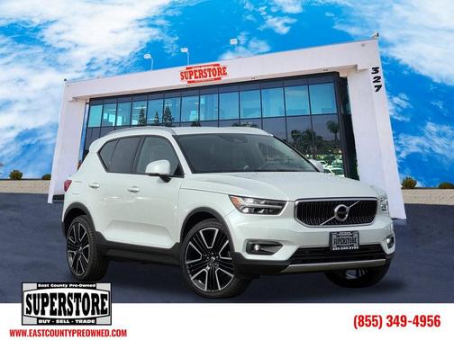 2022 Volvo XC40 T5 Momentum