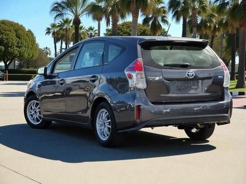 2017 Toyota Prius v Four