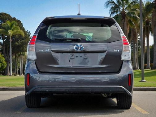 2017 Toyota Prius v Four