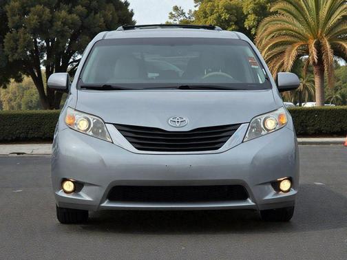 2011 Toyota Sienna XLE