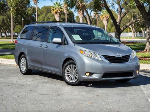 2011 Toyota Sienna XLE
