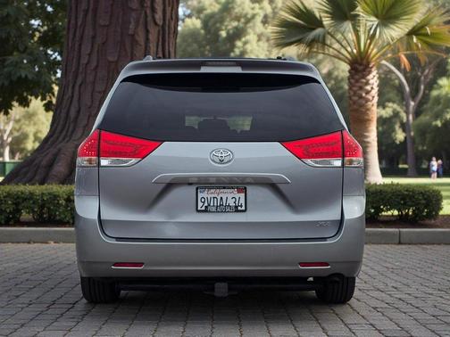2011 Toyota Sienna XLE