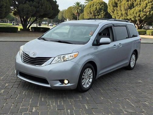 2011 Toyota Sienna XLE