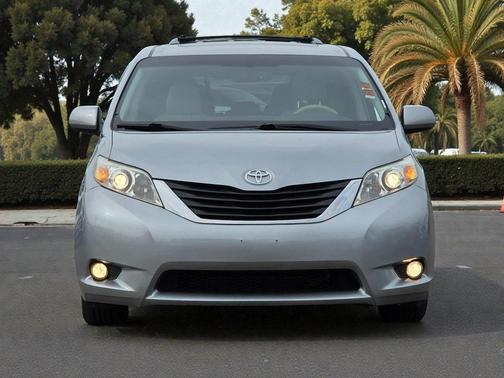 2011 Toyota Sienna XLE