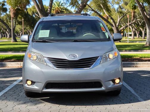 2011 Toyota Sienna XLE