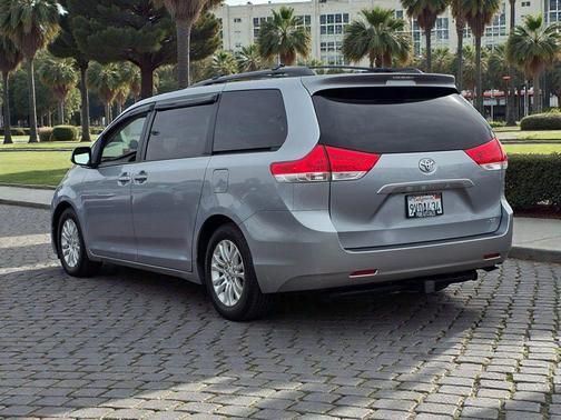 2011 Toyota Sienna XLE