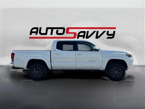 White 2022 Toyota Tacoma SR5