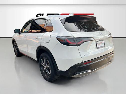 White 2024 Honda HR-V EX-L