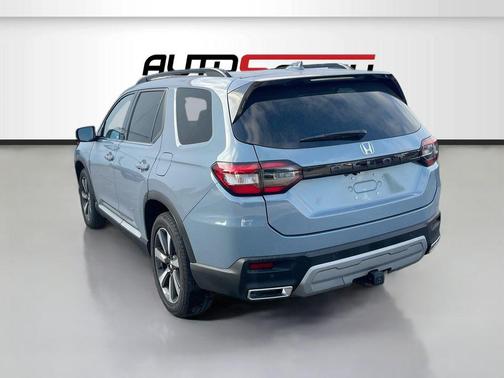 Gray 2024 Honda Pilot Elite