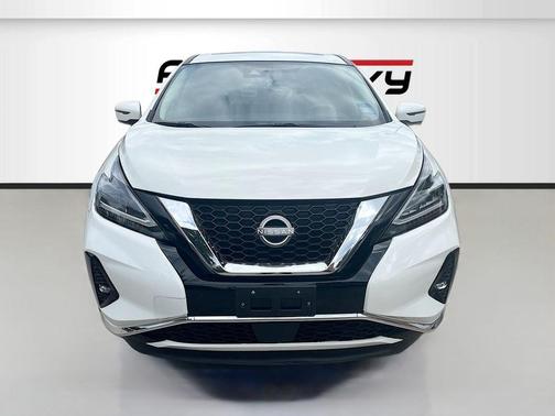 White 2024 Nissan Murano SL