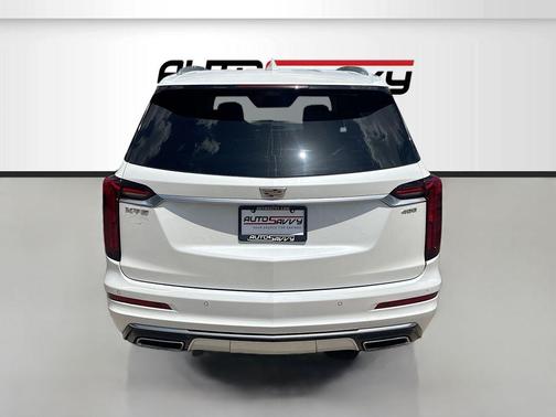 Crystal White Tri-Coat 2024 Cadillac XT6 Premium Luxury FWD