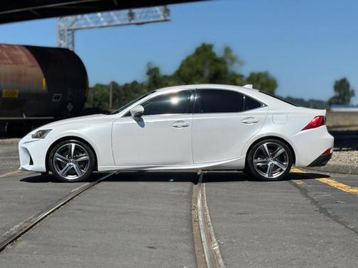 Eminent White Pearl 2018 Lexus IS 300