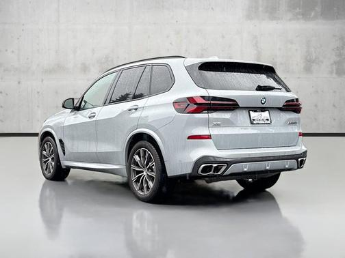 2025 BMW X5 M60i