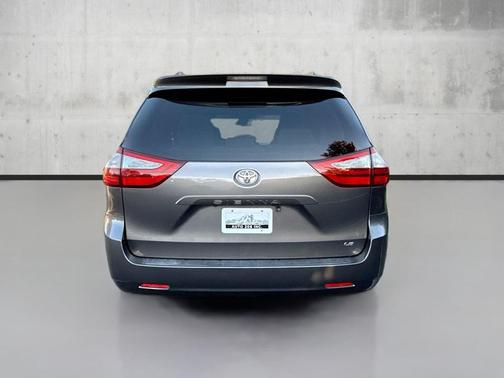 2016 Toyota Sienna LE