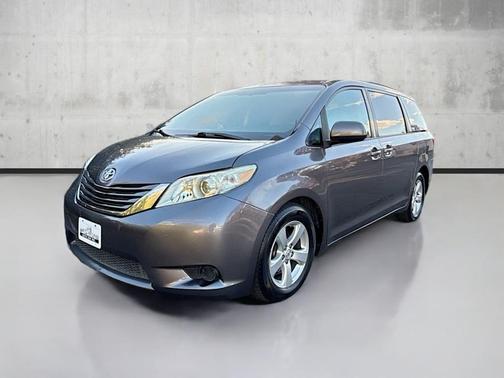 2016 Toyota Sienna LE