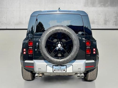 2024 Land Rover Defender 110 P500 SE