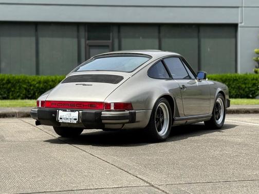 Gold 1982 Porsche 911
