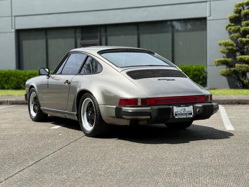 Gold 1982 Porsche 911
