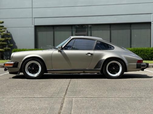 Gold 1982 Porsche 911