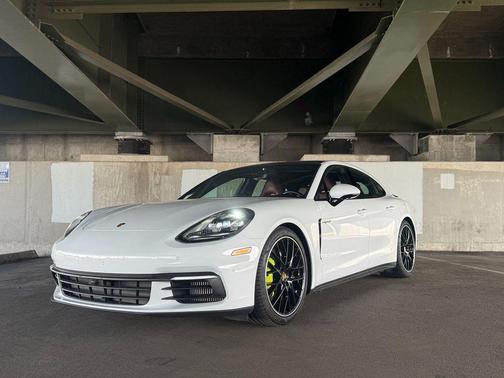 2019 Porsche Panamera 4