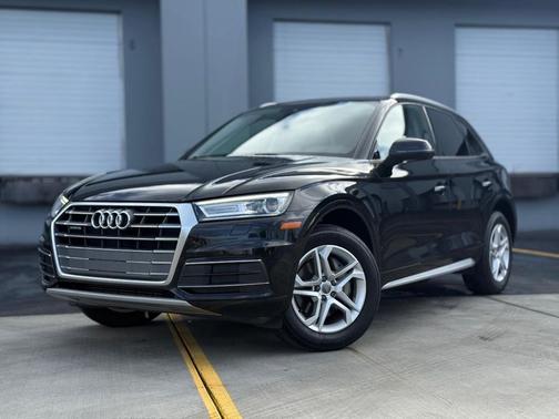 Mythos Black Metallic 2018 Audi Q5 2.0T Premium