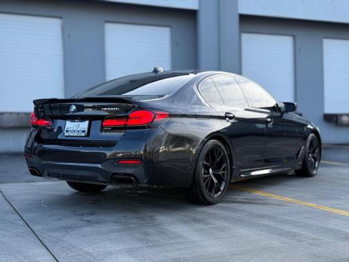 Black Sapphire Metallic 2022 BMW M550 i Xdrive