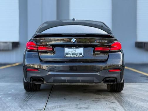 Black Sapphire Metallic 2022 BMW M550 i Xdrive