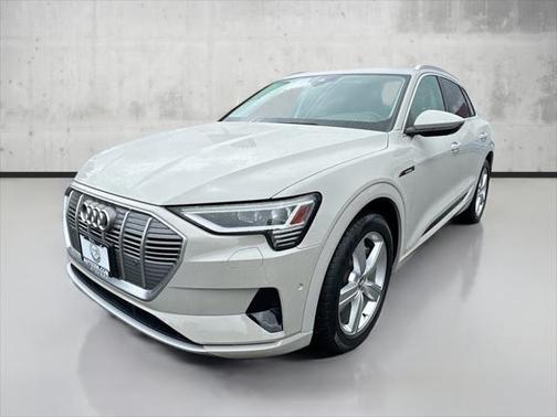 2019 Audi e-tron Premium Plus