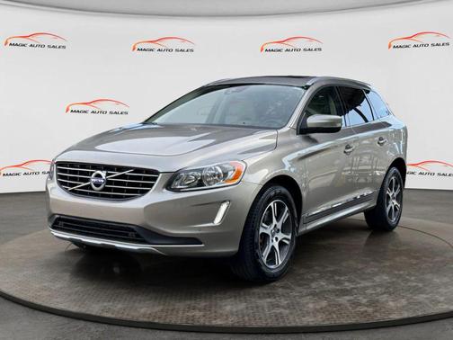 Gold 2015 Volvo XC60 T6 Platinum