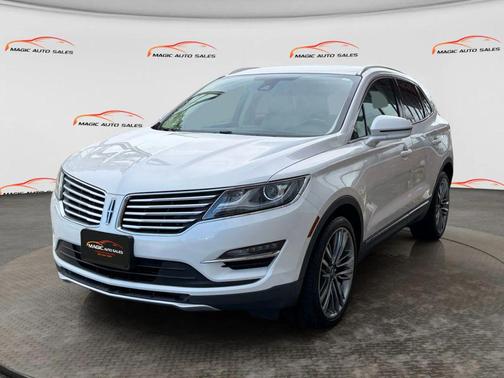 White Platinum Metallic Tri-Coat 2018 Lincoln MKC Reserve