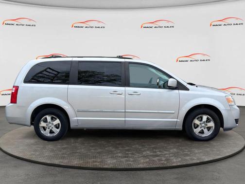 Brilliant Black Crystal Pearlcoat 2009 Dodge Grand Caravan SXT