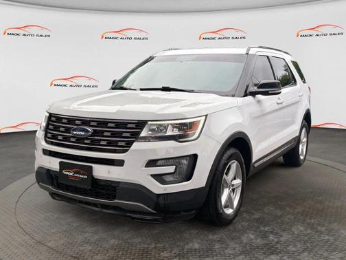 White 2017 Ford Explorer sport